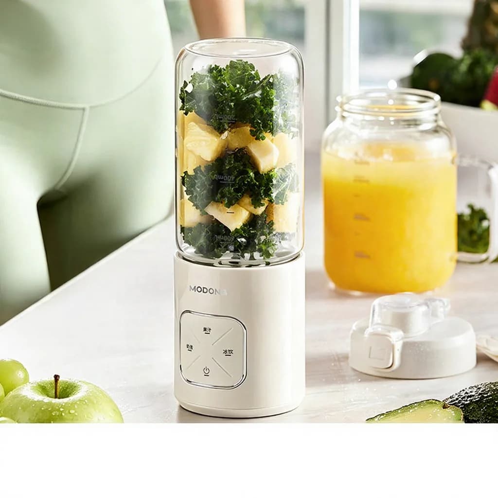 Tragbarer kabelloser Mixerbecher für Saft und Smoothies