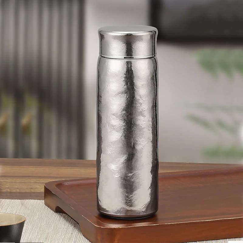 Reintitan-Thermos mit Filter